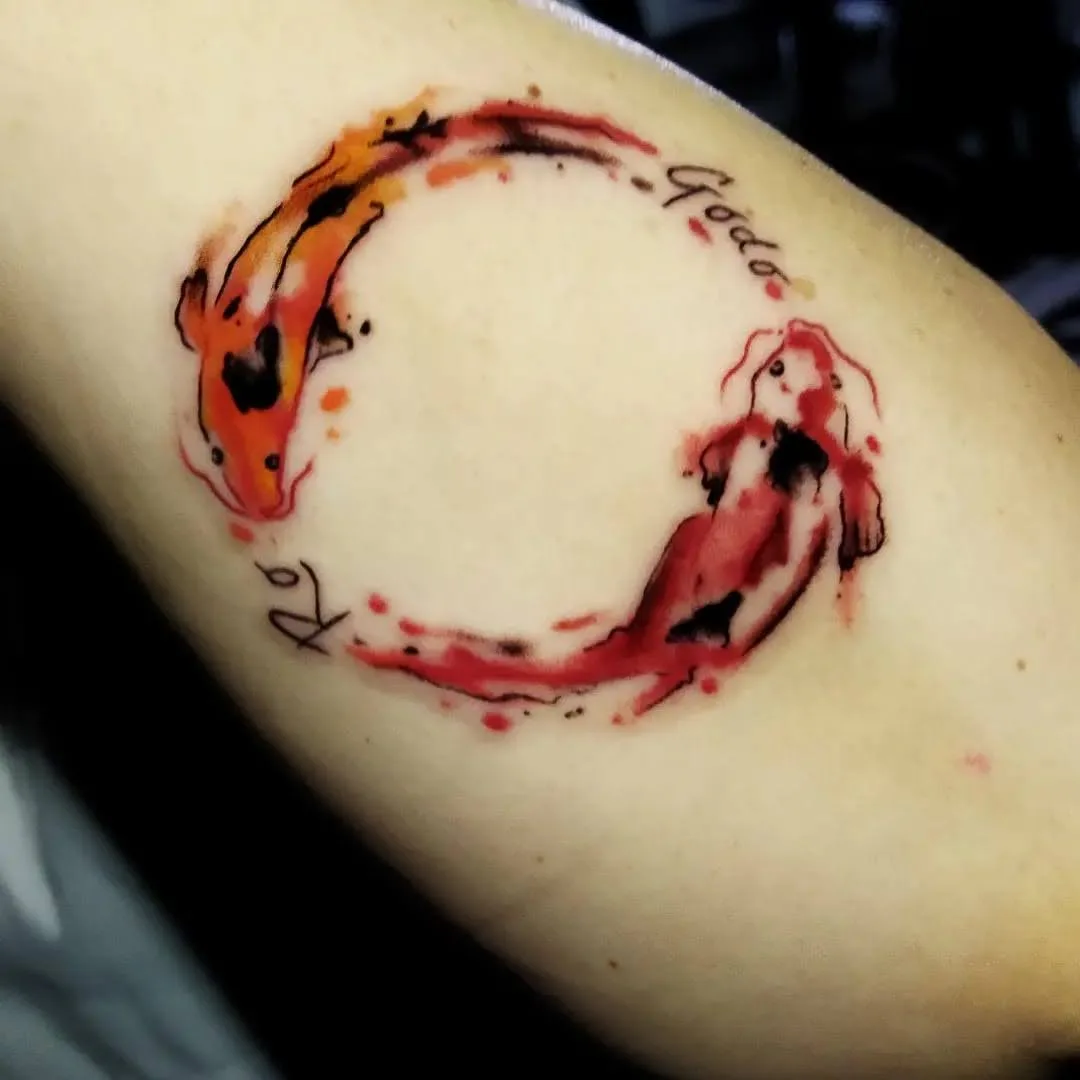 Tatuagem de carpas koi em aquarela colorida